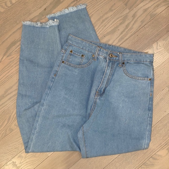 light wash mom jeans - Picture 2 of 3